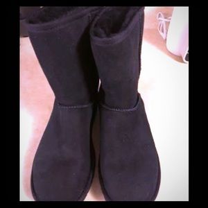 Ugg boots!  Classic Short, Black, Size 9.